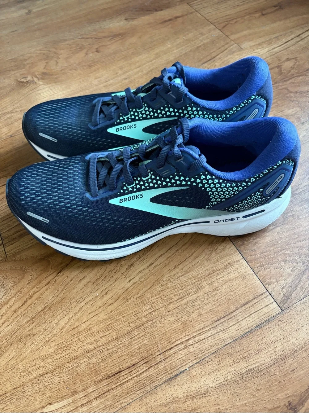 Brooks Ghost 14 Womens 10 Narrow 2A Navy/Mint Excellent minimal wear No insoles.